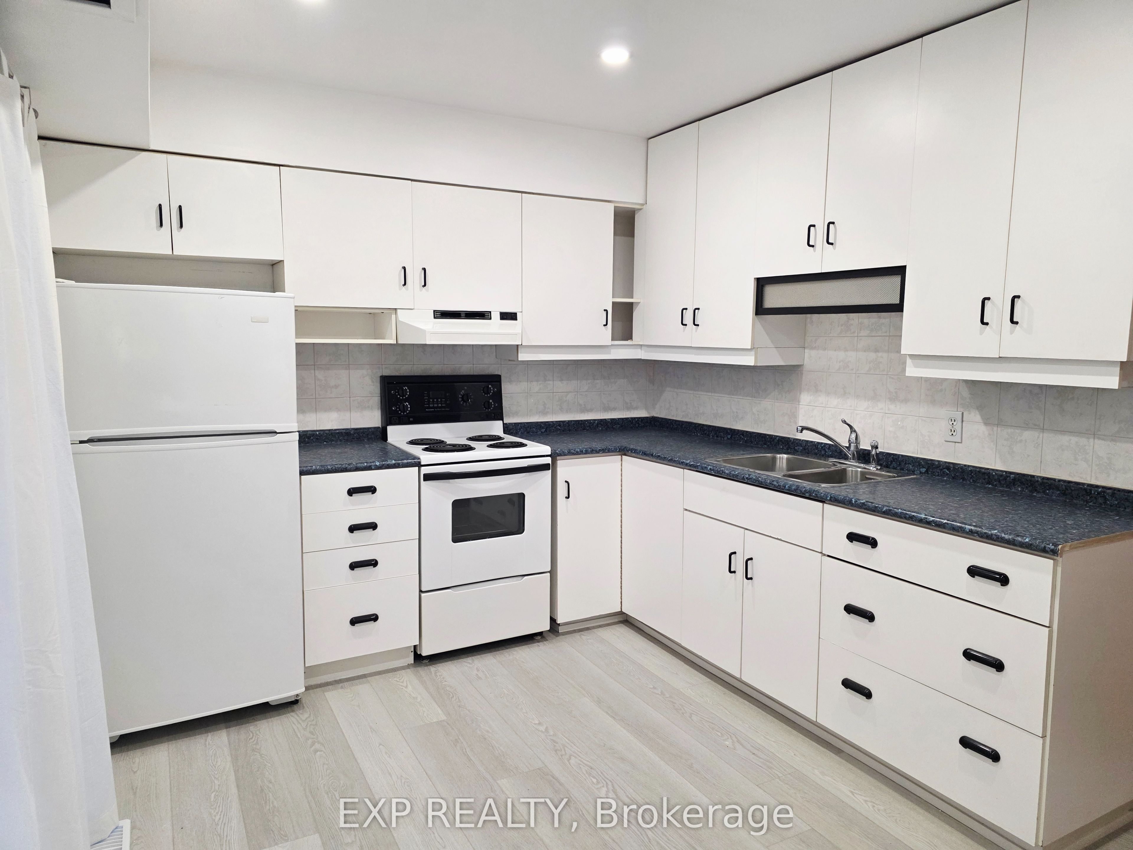 Residential in Bradford West Gwillimbury 3