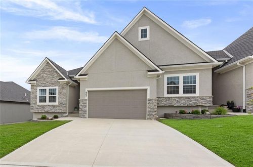 804 Ne Algonquin Street, Lee's Summit, MO, 64064 | Card Image