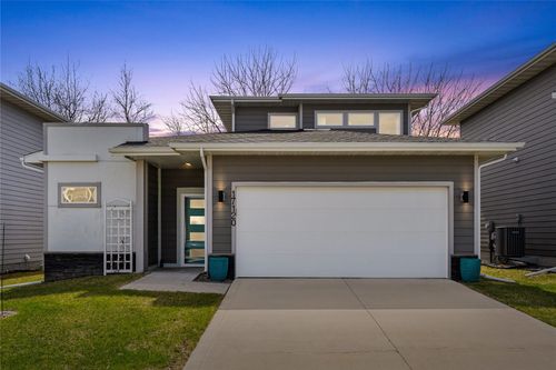 17120 Mistflower Ln, Urbandale, IA, 50323-2789 | Card Image