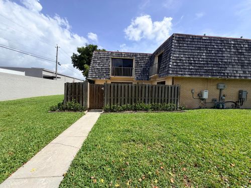 37 Lake Arbor Dr, Palm Springs, FL, 33461-2152 | Card Image