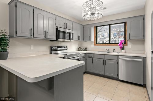 7578 13th St N, Oakdale, MN, 55128-6000 | Card Image