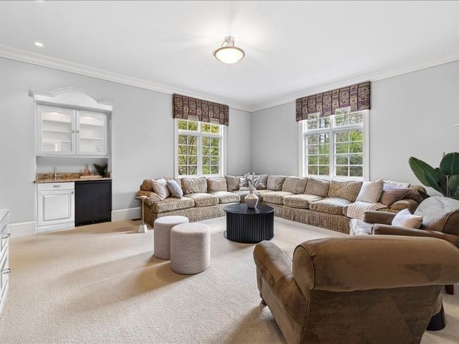 29 Philip St, House other with 6 bedrooms, 7 bathrooms and 6 parking in Medfield MA | Image 15