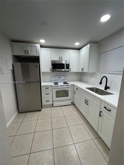 109 - 4255 N University Dr, Condo with 1 bedrooms, 1 bathrooms and null parking in Sunrise FL | Image 2