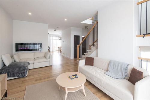 143 Superior Dr, Amherstview, ON, K7N0E5 | Card Image