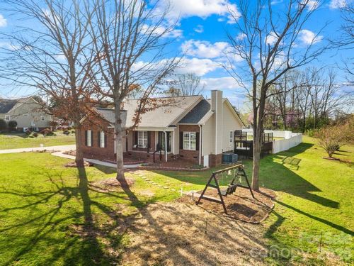 105 Laura Ct, Cherryville, NC, 28021-3002 | Card Image