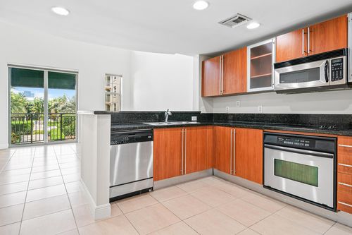 apt-313-610 Clematis St, West Palm Beach, FL, 33401-5394 | Card Image