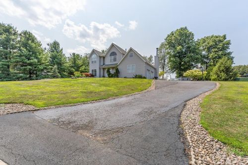 10 Garrett Ct, Spring Valley, NY, 10977-6739 | Card Image