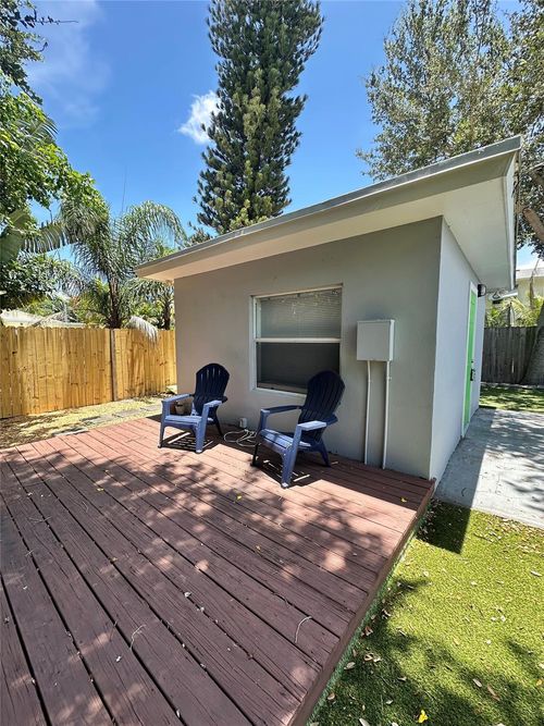 rear-1075 Ne 32nd St, Oakland Park, FL, 33334-2754 | Card Image
