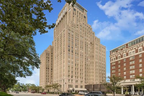 apt-1102-232 N Kingshighway Blvd, Saint Louis, MO, 63108-1294 | Card Image