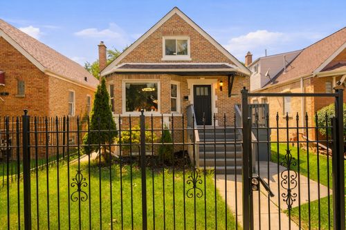 6604 S Rockwell St, Chicago, IL, 60629-1738 | Card Image