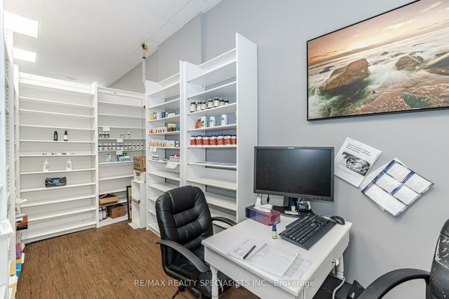 521 Guelph St, Home with 5 bedrooms, 5 bathrooms and 13 parking in Norval ON | Image 4