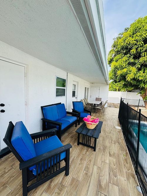 2010 Ne 1st Ave, Pompano Beach, FL, 33060-4902 | Card Image