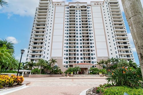 apt-204-1060 Borghese Ln, NAPLES, FL, 34114-7873 | Card Image
