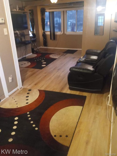 28530 Fairfax St, Southfield, MI, 48076-7110 | Card Image
