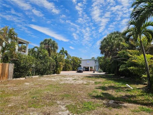 205 Miramar St, FORT MYERS BEACH, FL, 33931-2824 | Card Image