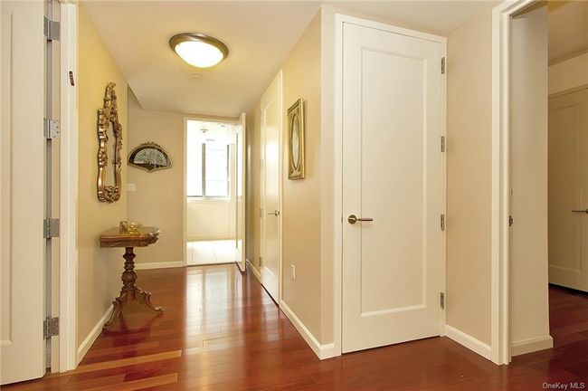 5A - 10 City Place, Condo with 2 bedrooms, 2 bathrooms and null parking in White Plains NY | Image 5