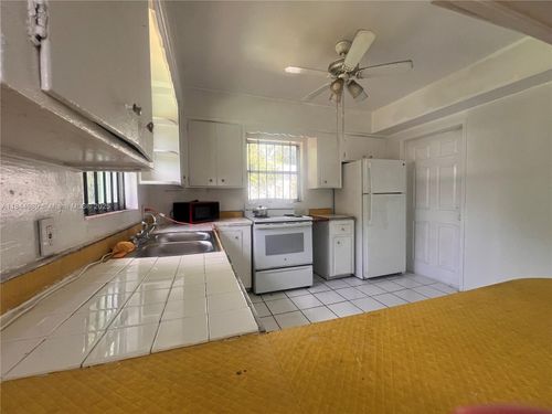 right-door-1720 Ne 148th St, Miami, FL, 33181-1028 | Card Image