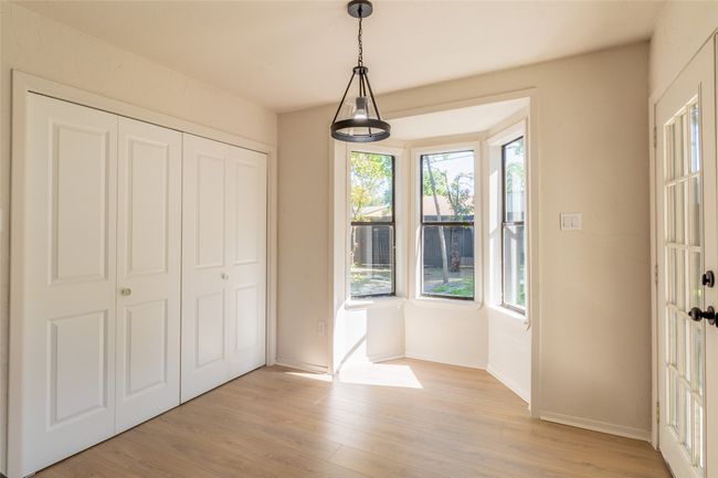 Unfurnished dining area featuring light wood-type flooring and baseboards | Image 12