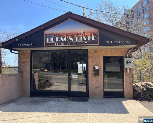 53 Gorge Rd, Edgewater, NJ, 07020-1042 | Card Image