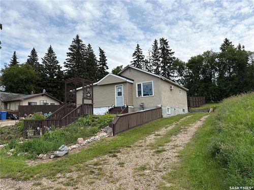 561 18th Street E, Prince Albert, SK, S6V1H8 | Card Image