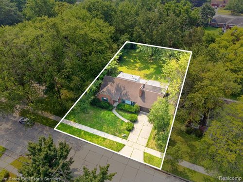 19726 Eastwood Dr, Harper Woods, MI, 48225-1820 | Card Image