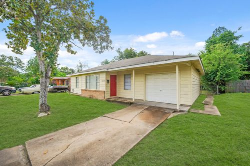5830 Glenhurst Dr, Houston, TX, 77033-2008 | Card Image