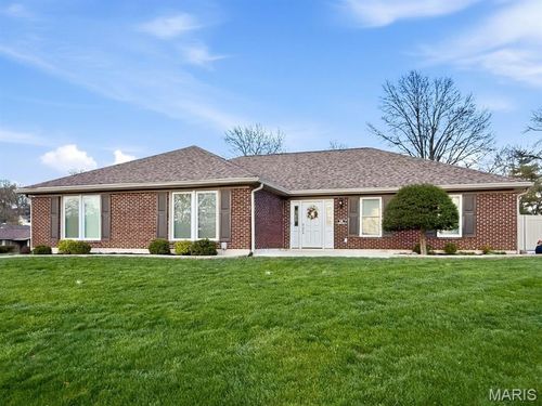 16 Nicolet Dr, Manchester, MO, 63011-4031 | Card Image