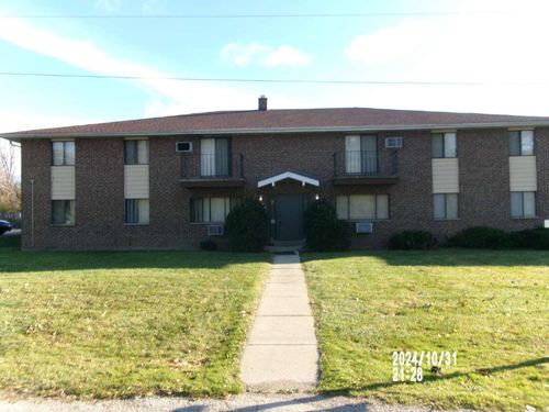 7452 N Granville Rd, Milwaukee, WI, 53224-3939 | Card Image