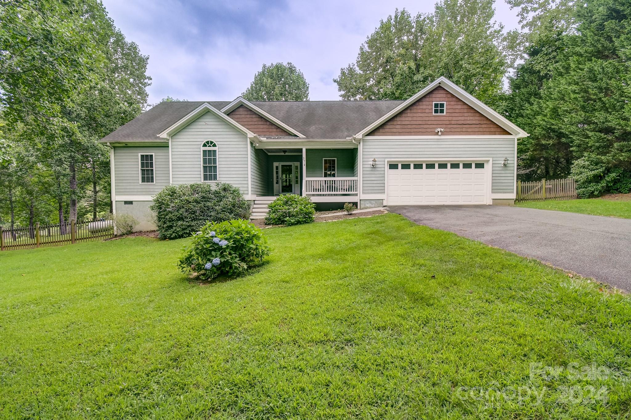 Crimson Ln, Hendersonville, NC 28792