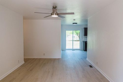 221 W Wayne Street, Edmond, OK, 73003 | Card Image