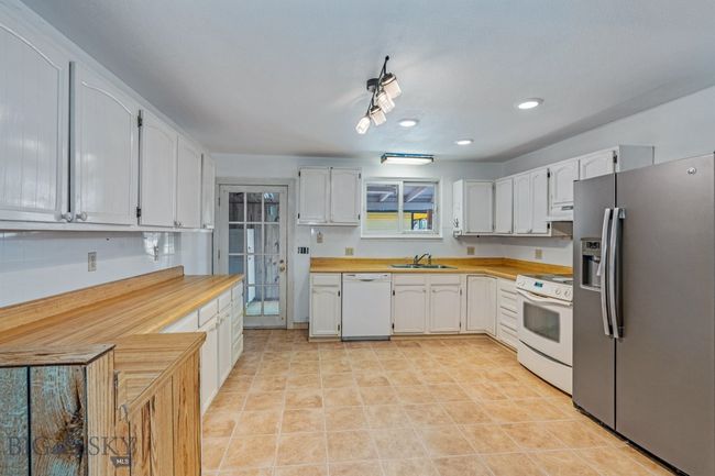 8 Division St N, House other with 8 bedrooms, 3 bathrooms and null parking in Reed Point MT | Image 6