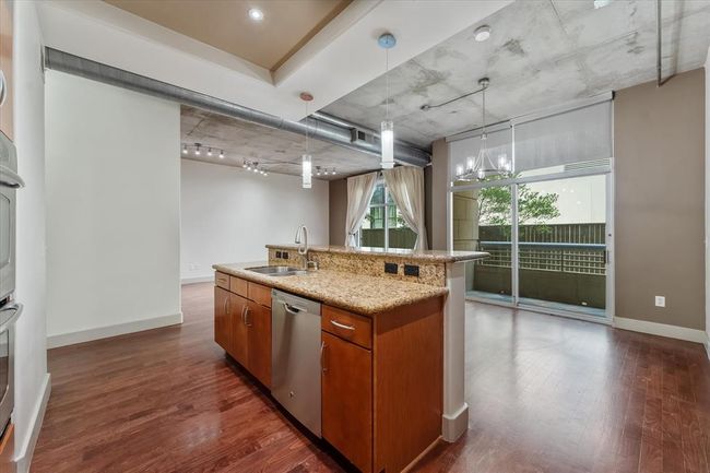 APT-104 - 1901 Post Oak Blvd, Condo with 1 bedrooms, 1 bathrooms and 1 parking in Houston TX | Image 12