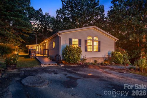 75 Cliffview Dr, Asheville, NC, 28803-8602 | Card Image