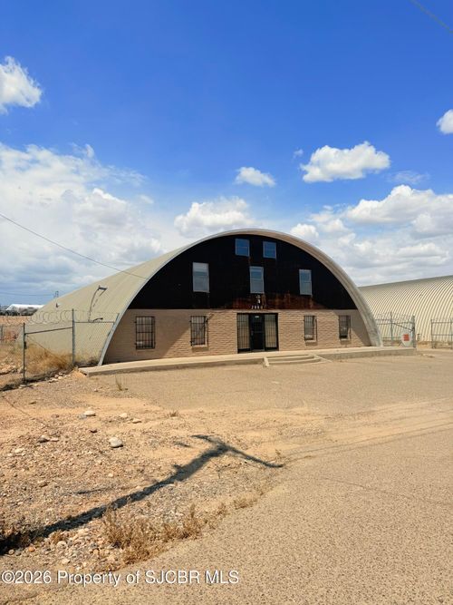 2010 Troy King Rd, Farmington, NM, 87401-3118 | Card Image