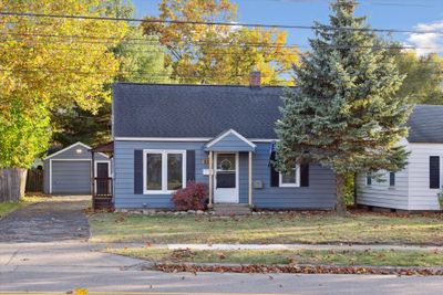 810 32nd Street Sw, House other with 3 bedrooms, 2 bathrooms and null parking in Wyoming MI | Image 1