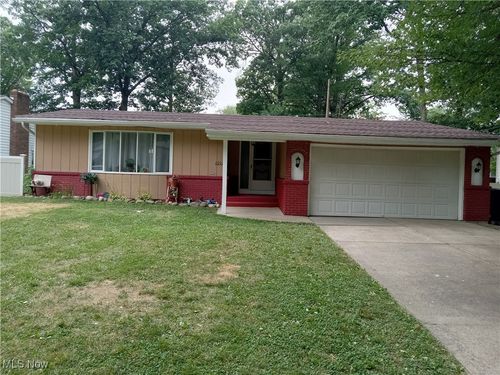 4002 Washington Ave, Lorain, OH, 44052-5704 | Card Image