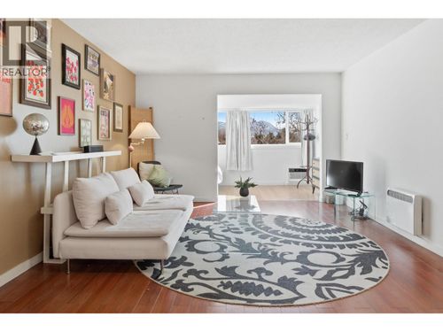 310-1685 Ufton Crt, Kelowna, BC, V1Y8G7 | Card Image