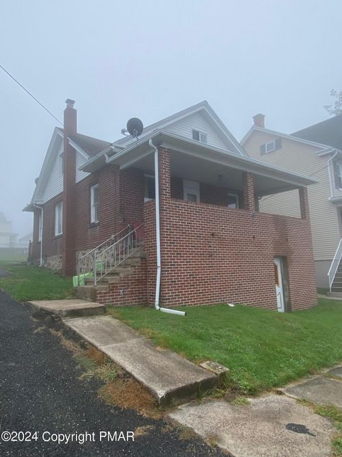 445 W White St, Summit Hill, PA, 18250-1027 | Card Image