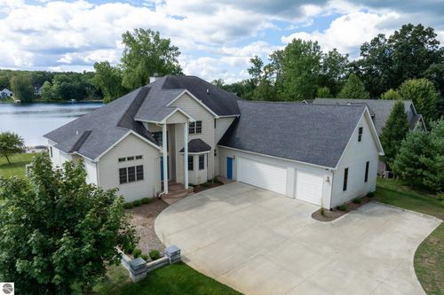 1107 Bundy Dr, Lake Isabella, MI, 48893-9361 | Card Image