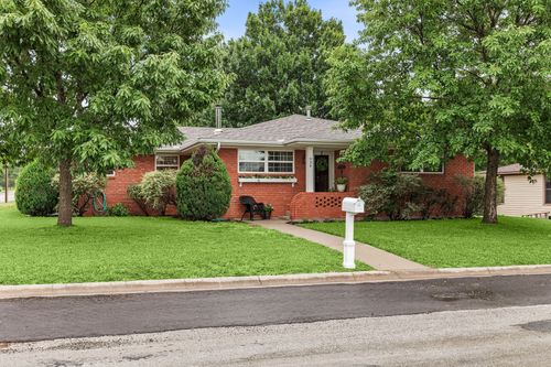 934 N Maple St, Muenster, TX, 76252-2237 | Card Image