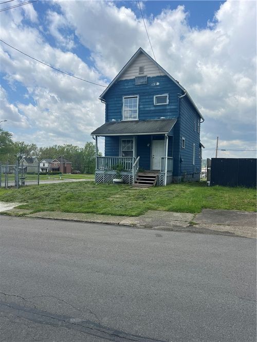 1002 Fruit Ave, Farrell, PA, 16121-1121 | Card Image