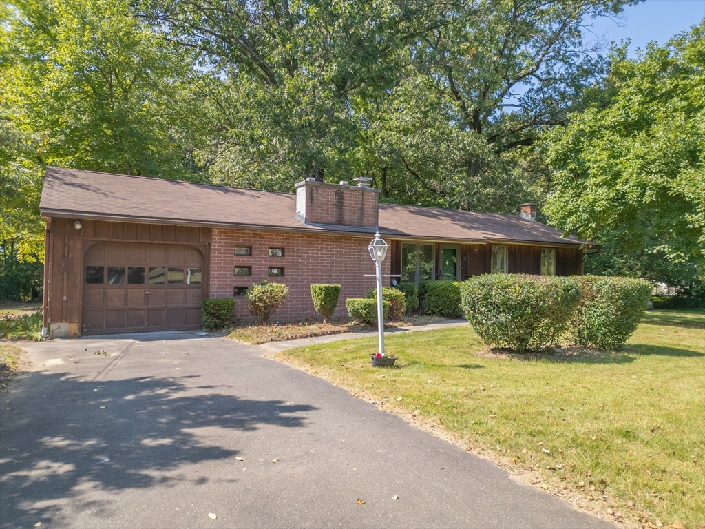 Meadowood Dr, South Hadley, MA 01075