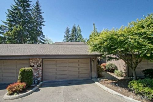 30-137 143rd Pl Ne, Bellevue, WA, 98007-6919 | Card Image