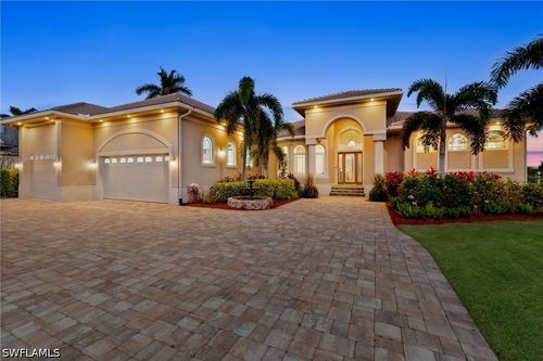 18018 Broadview Dr, NAPLES, FL, 34114-8935 | Card Image