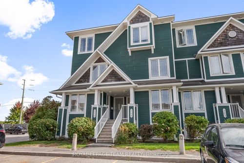 368 Crownridge Dr, Ottawa, ON, K2M3A4 | Card Image