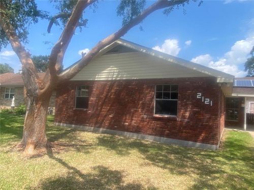 2121 James Dr, Marrero, LA, 70072-4804 | Card Image