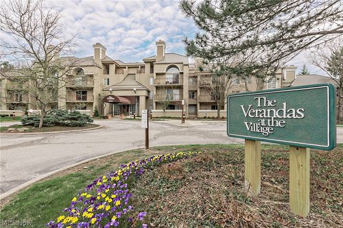 apt-107-26101 Village Ln, Beachwood, OH, 44122-7525 | Card Image