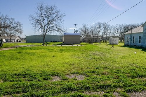 507 N Saint Andrews St, Weimar, TX, 78962-1319 | Card Image