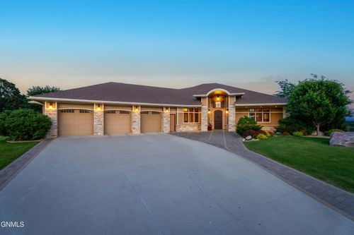 3207 Aspen Ln, Bismarck, ND, 58503-0398 | Card Image