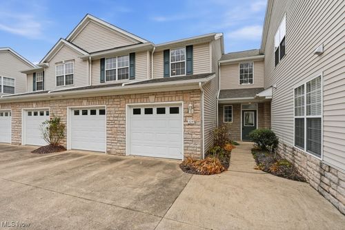 104 Falls River Dr, Munroe Falls, OH, 44262-1802 | Card Image